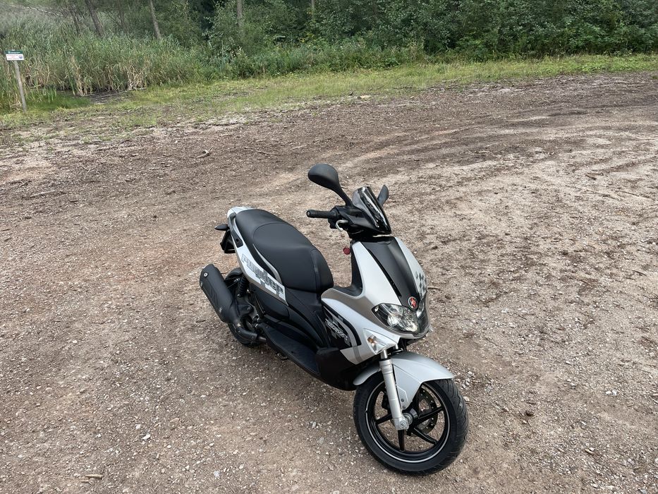 Skuter Piaggio Gilera Runner 125 15KM 2015r. Kat. B