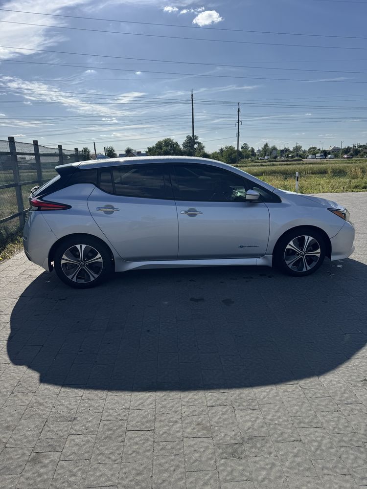 Продам Nissan leaf