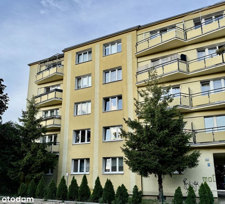 ul. Ułańska, widok na City Park,  schron przerobiony na piwnice