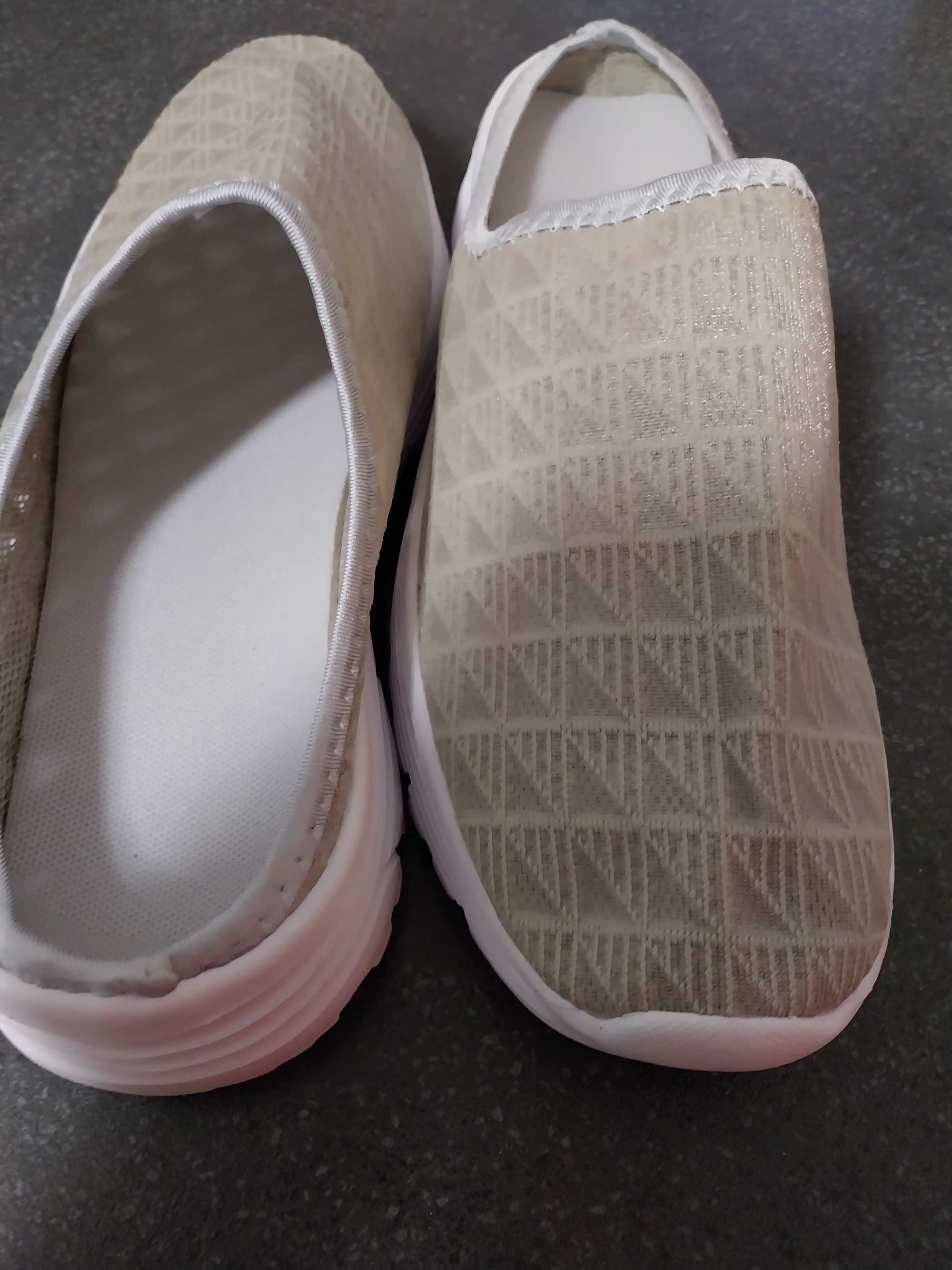 Lekkie klapki w stylu sneakersów
