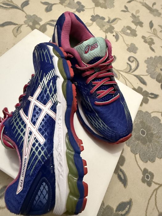 Кросівки     Asics