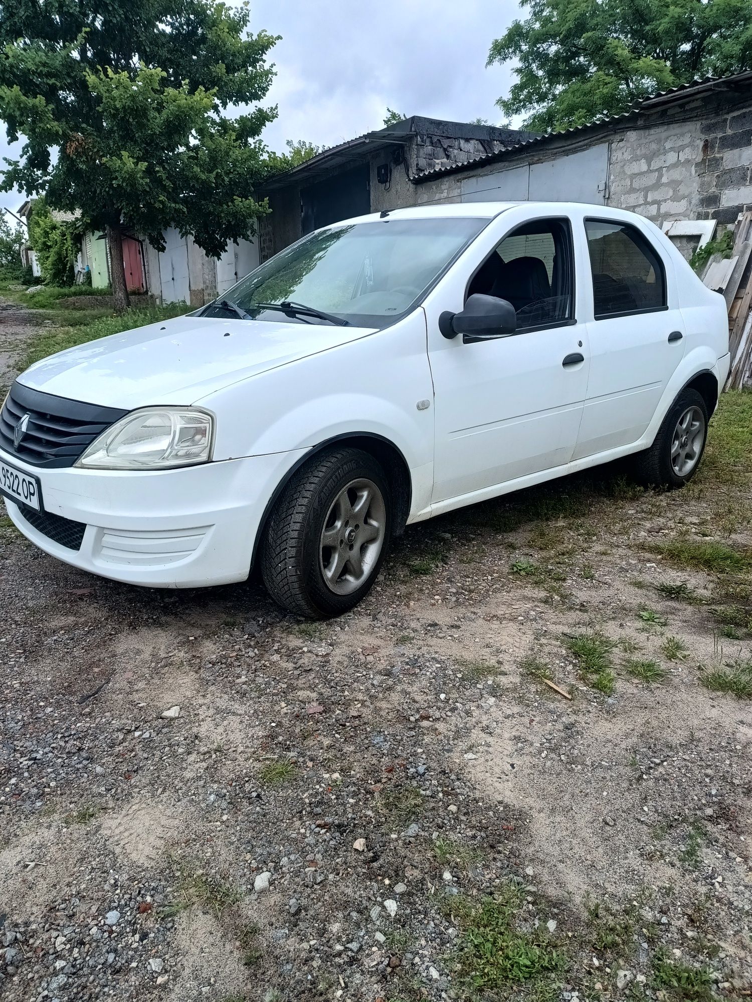 Продам RENAULT LOGAN 2011г. 1.4.б,газ