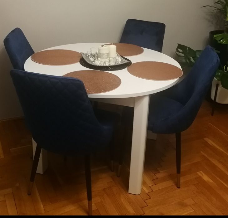 Stól okrągły, bialy, rozkladany + 4 krzesła