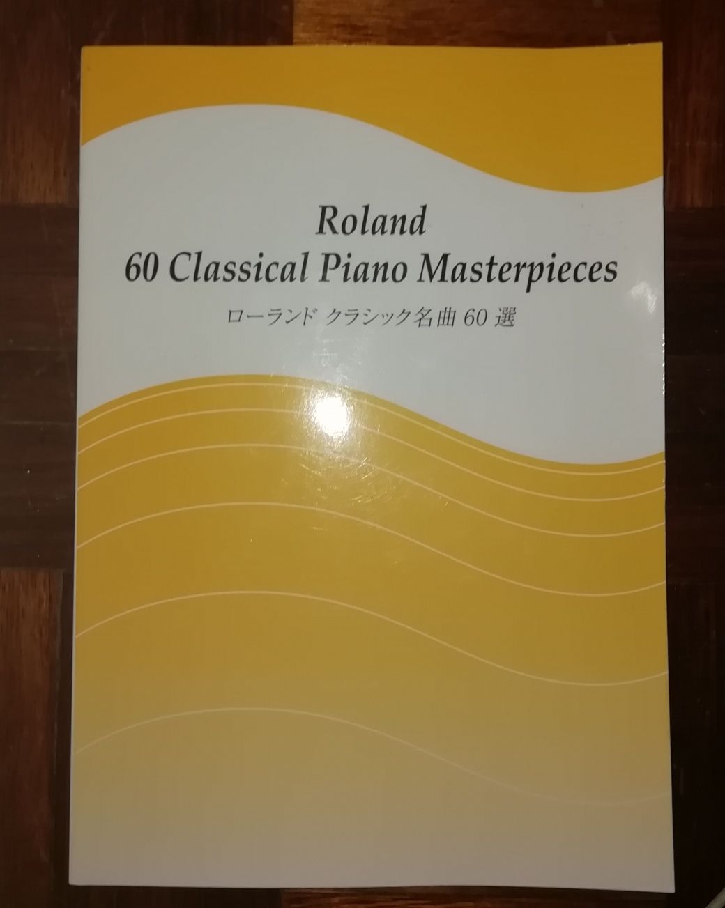 Livro com 60 obras para piano