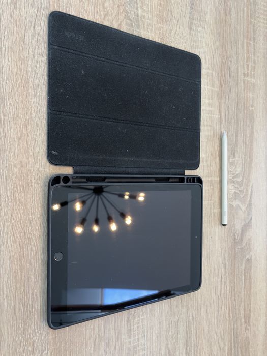 Ipad 6 Zestaw z etui oraz rysikiem