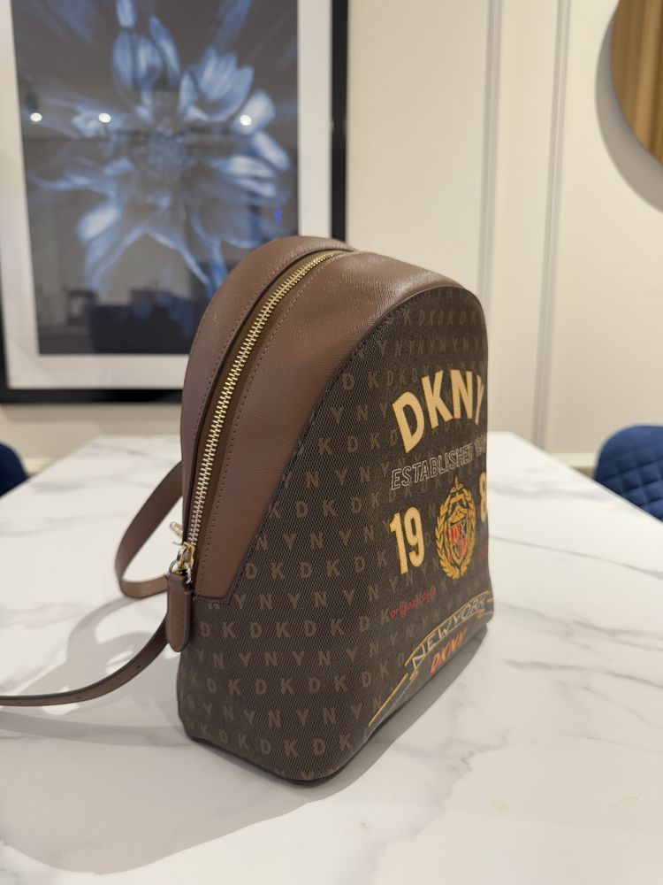 Plecak DKNY brązowy, damski 25x28cm