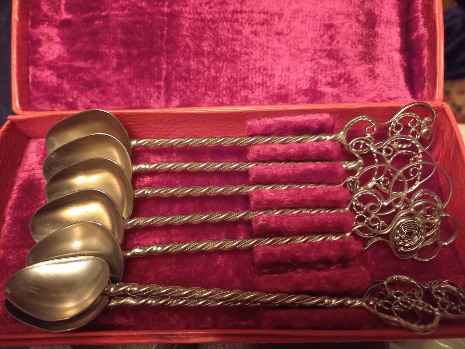 Продаються чайні ложечки