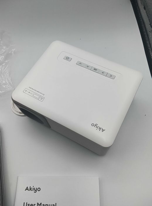 Projetor Portátil AKIYO 1080P Full HD