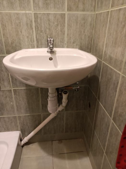 Umywalka biała koło bateria syfon odbiór Kłodzko plac Chopina 3