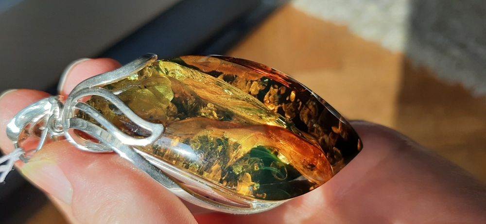Wyjątkowy wisior bursztyn w srebrnej oprawie