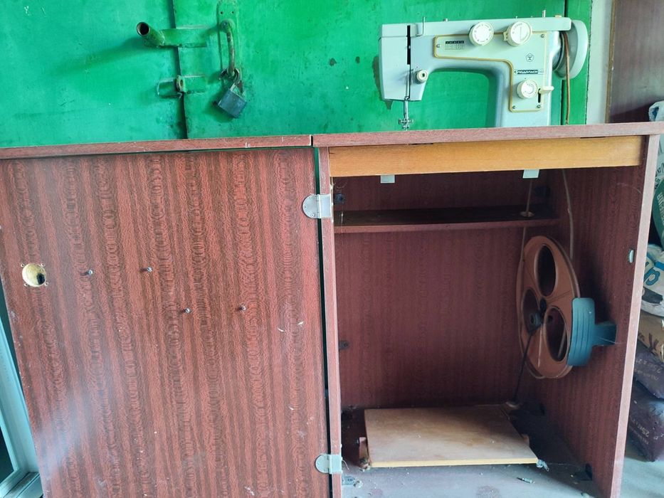 Продам швейную машинку