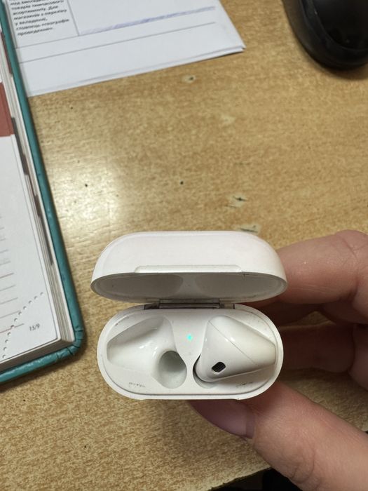 Apple AirPods 2 кейс, правый наушник