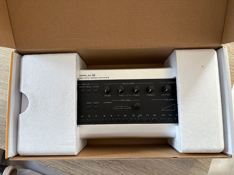 Mikser - monitoring osobisty firmy Behringer Powerplay P16-M-