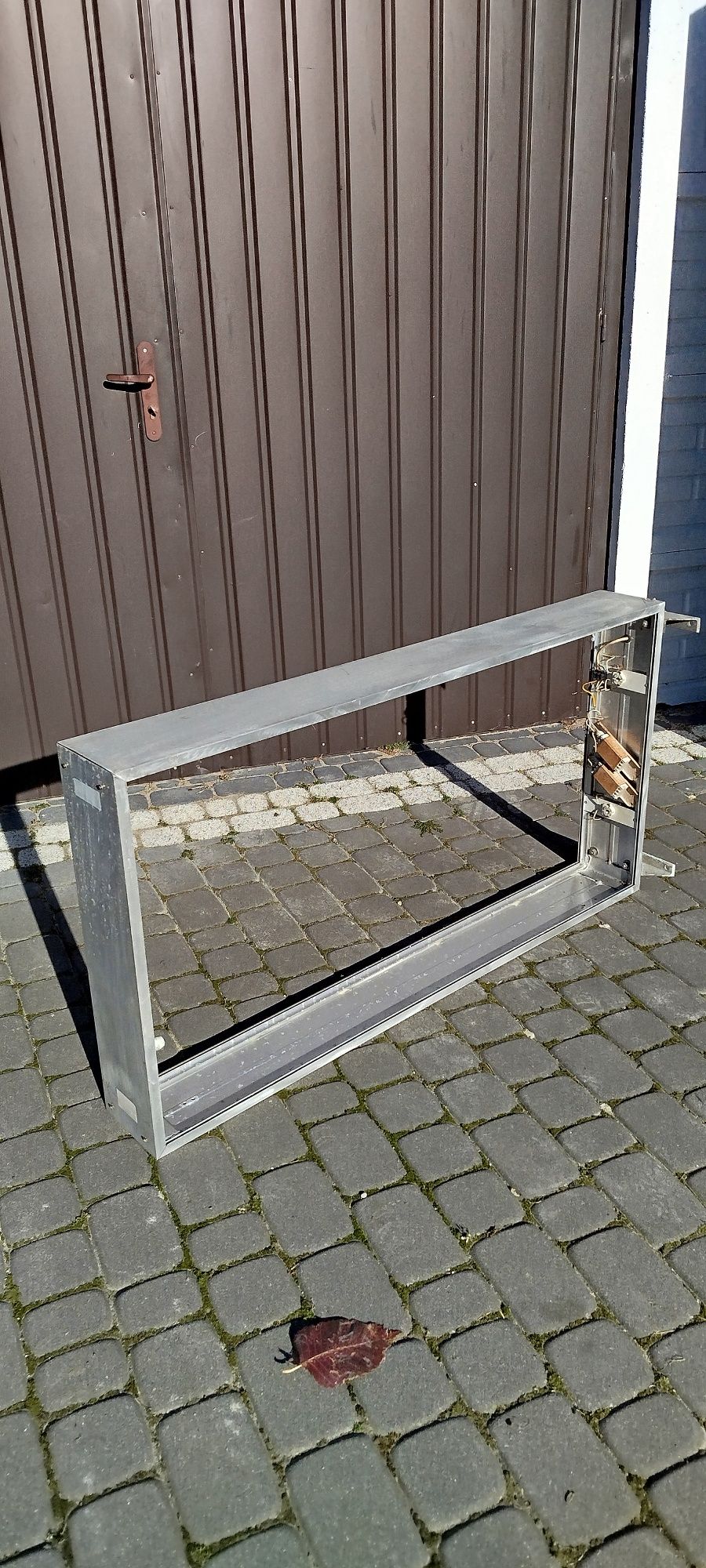 Reklama świetlna wykonana z aluminium