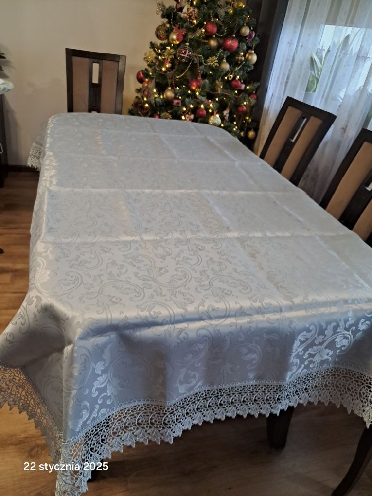 Duży elegancki obrus