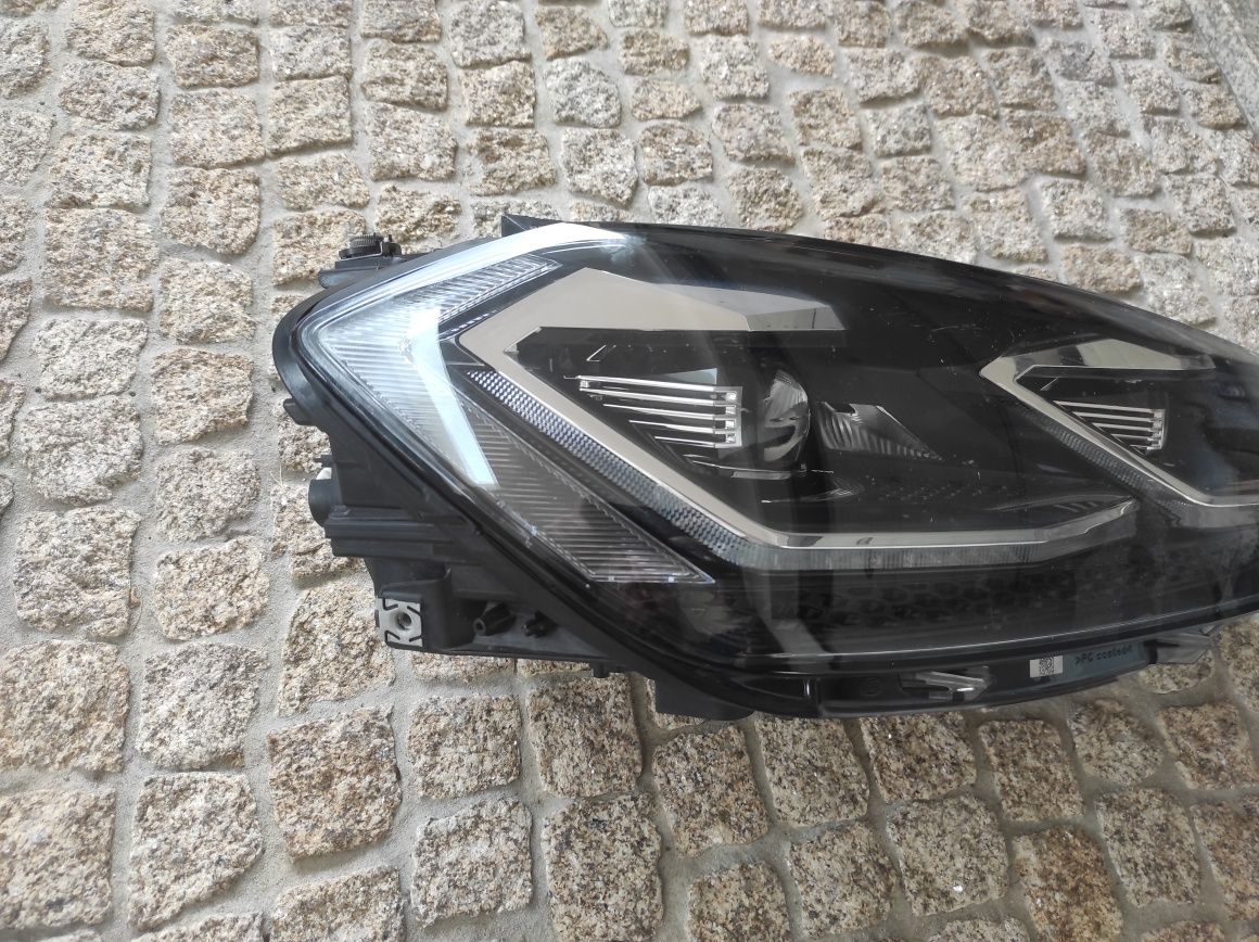 Farol direito Volkswagen Golf full led direcional