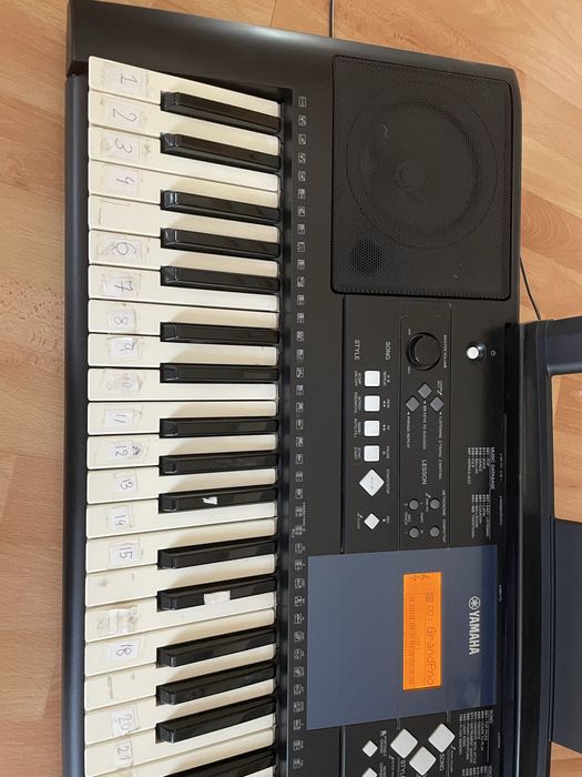 Yamaha PSR-E333 Keyboard