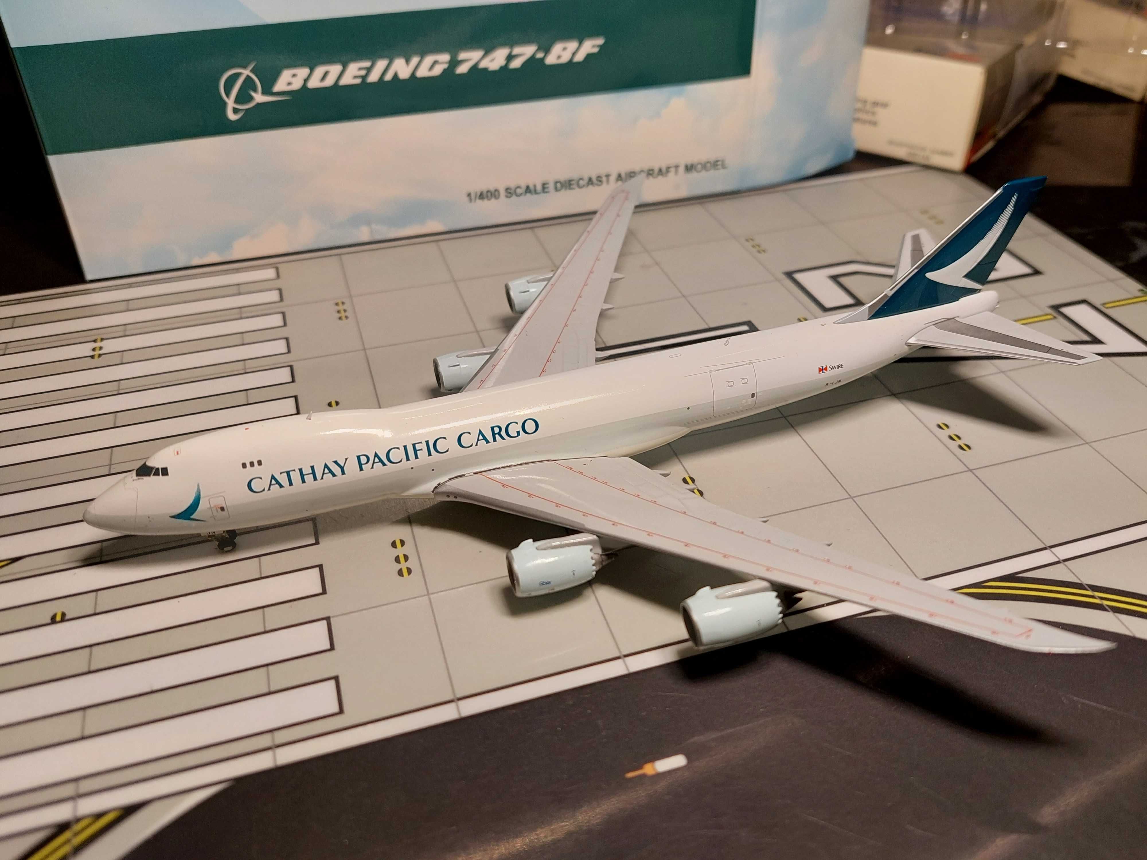 Model samolotu B 747-8F Cathay Pacific Cargo 1:400