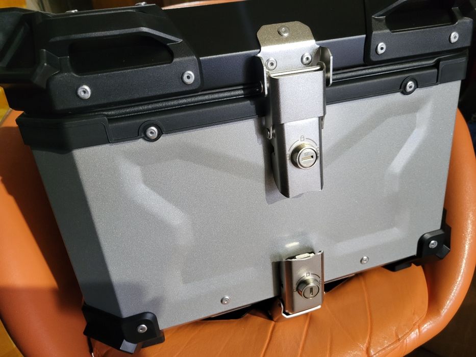 Кофр: Алюминиевый багажник для мотоцикла 45 литров