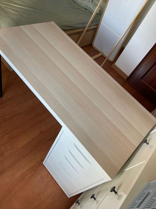 Secretária IKEA LAGKAPTEN/ALEX em bom estado