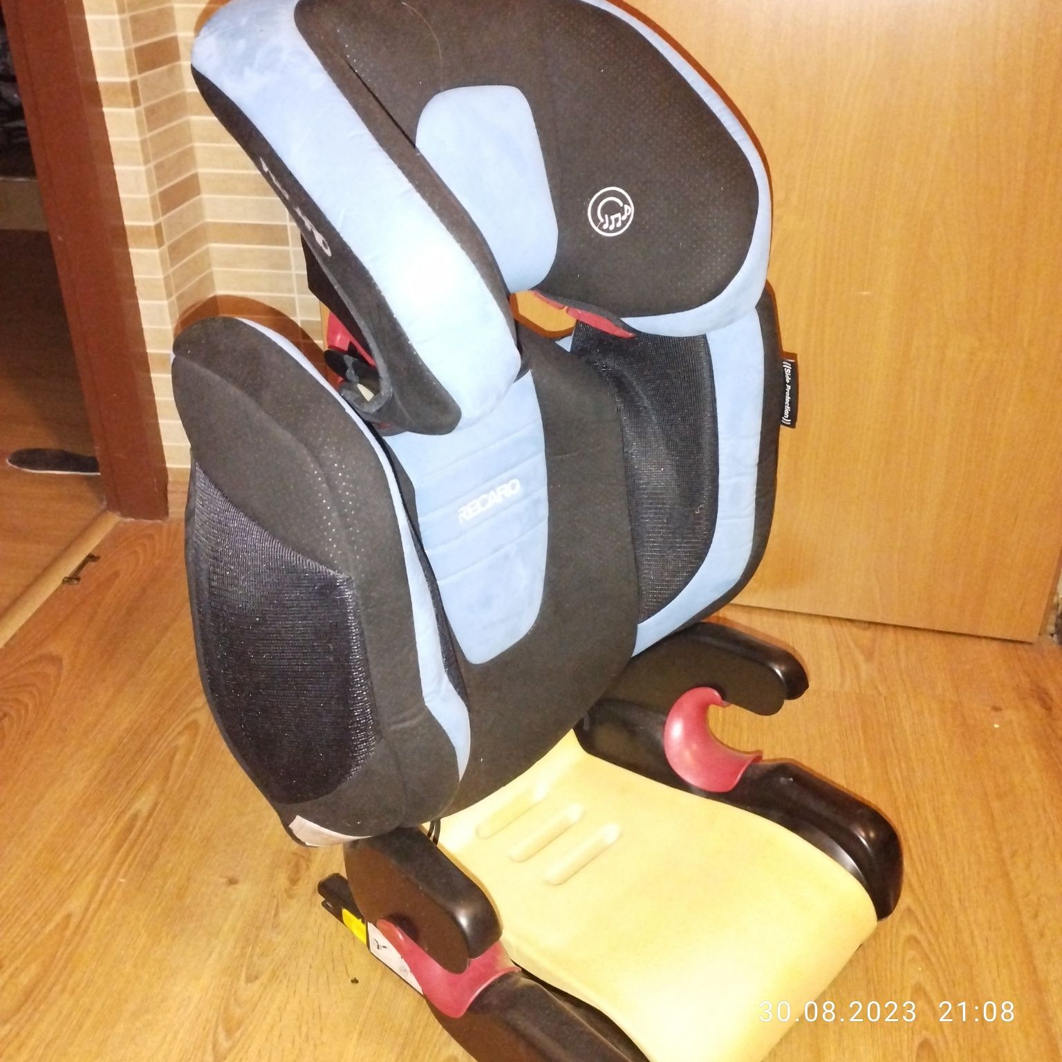 Fotelik samochodowy Recaro Monza Nova seatfix niebieski