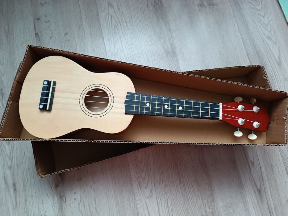 Продам  музичний інструмент укулеле