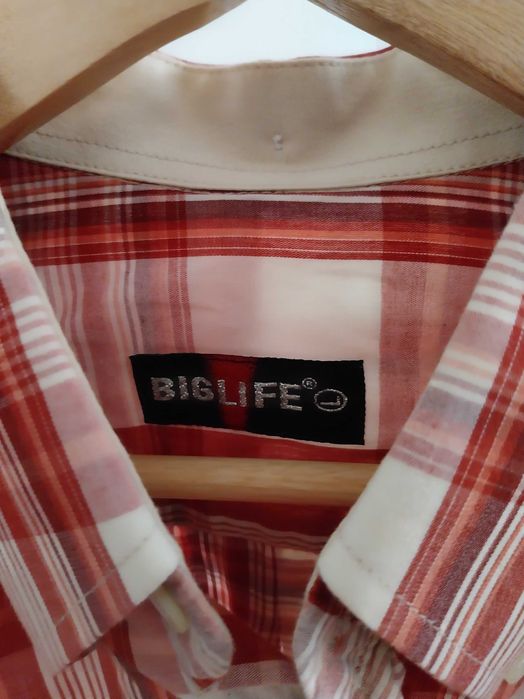 Camisa axadrezada, tamanho L, em muito bom estado