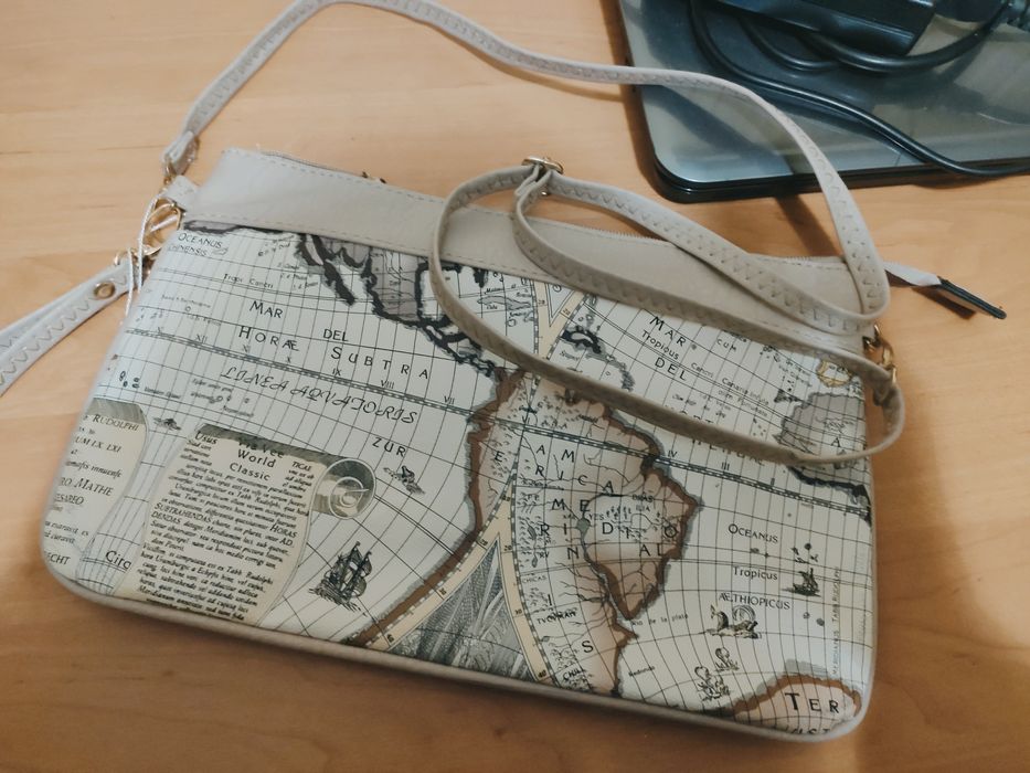 Продам сумочку-клач Италия