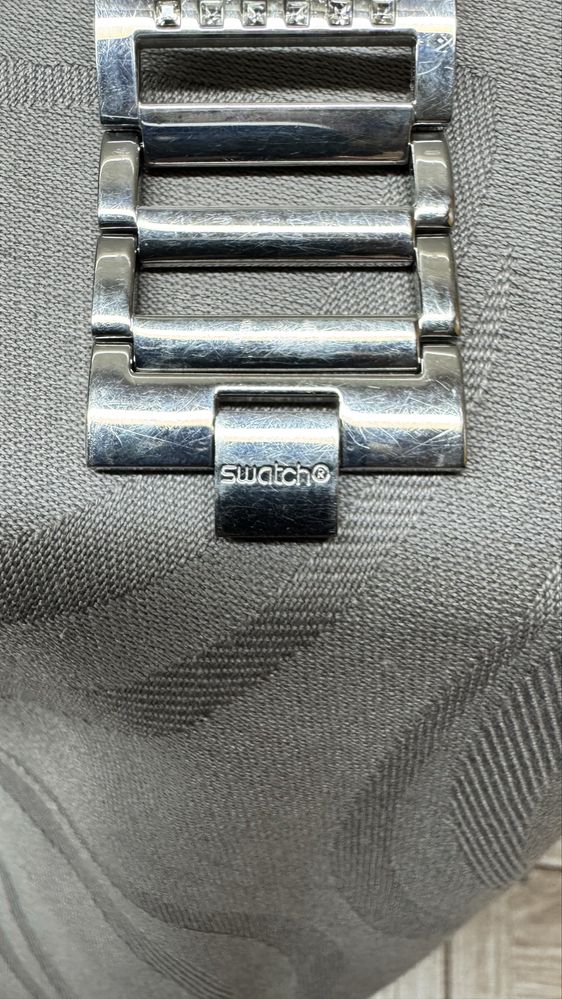 Relogio senhora Swatch com cristais na pulseira