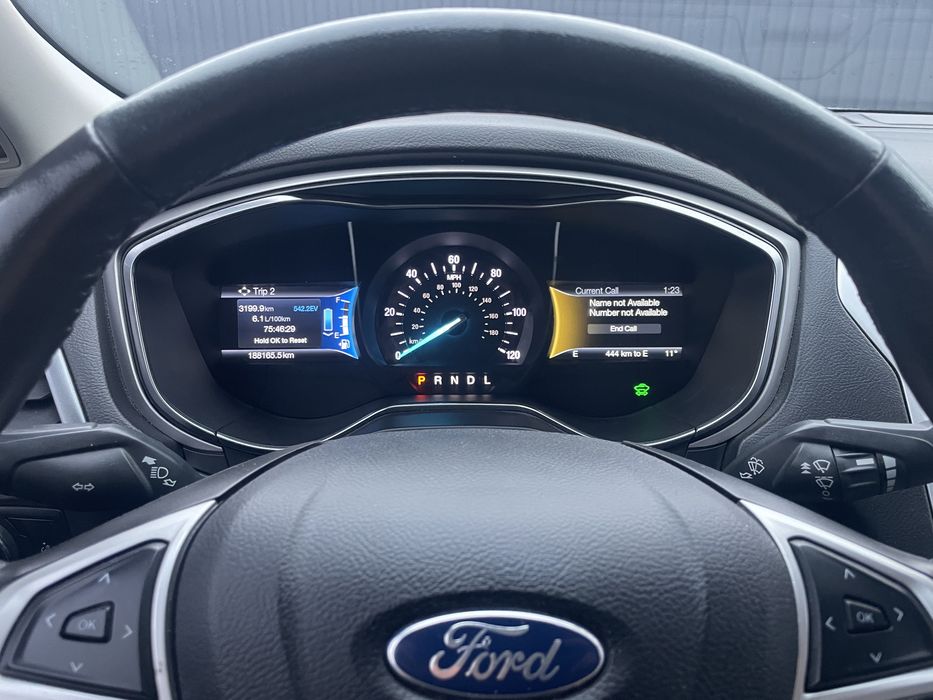 Ford Fusion надійне економне авто