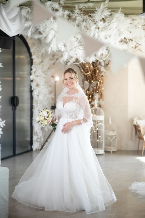 Весільна сукня в гарному стані