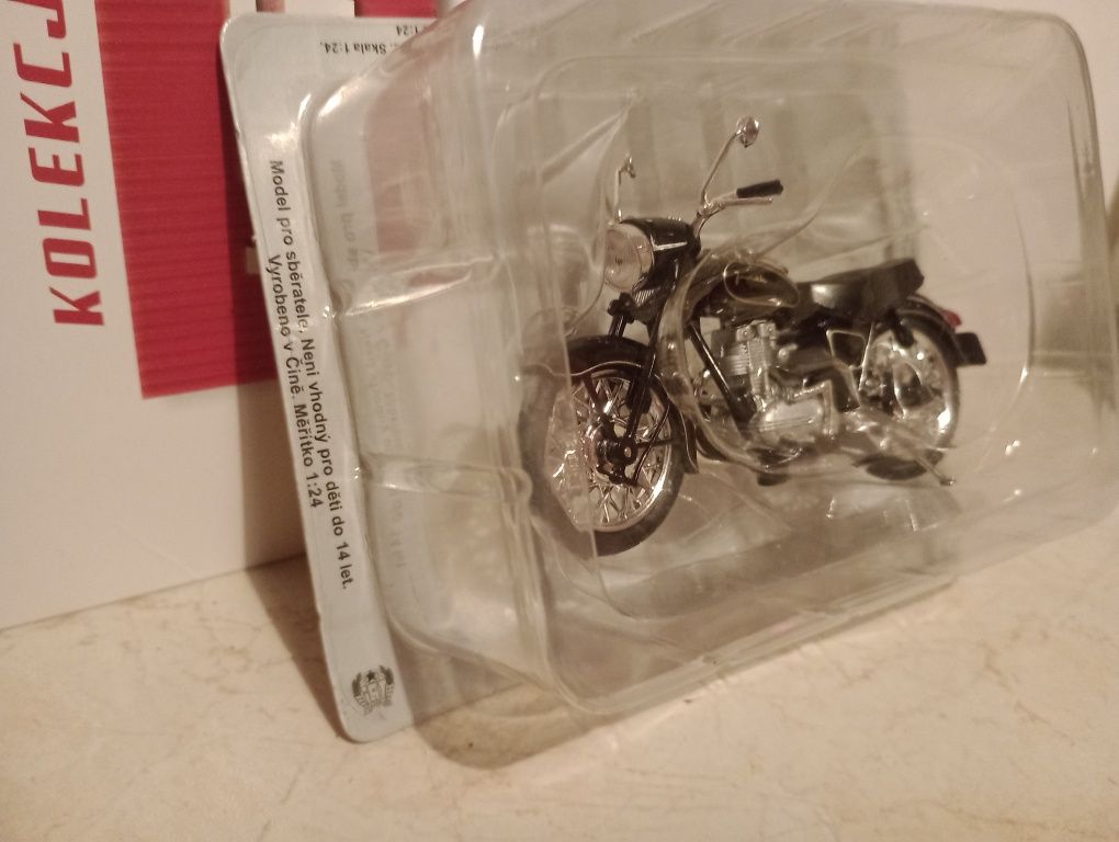 Kultowe auta PRL Junak M10 model motocykla 1:24