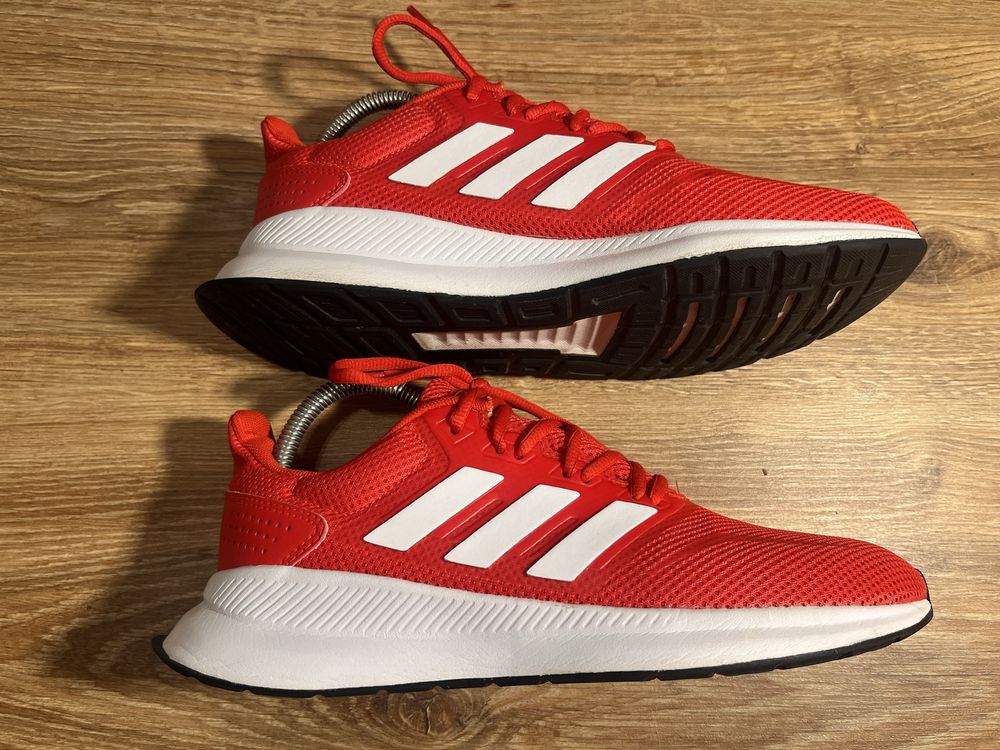 Adidas оригінал стан нових  Розмір 40(25,5 см.) Ціна 1190 грн.