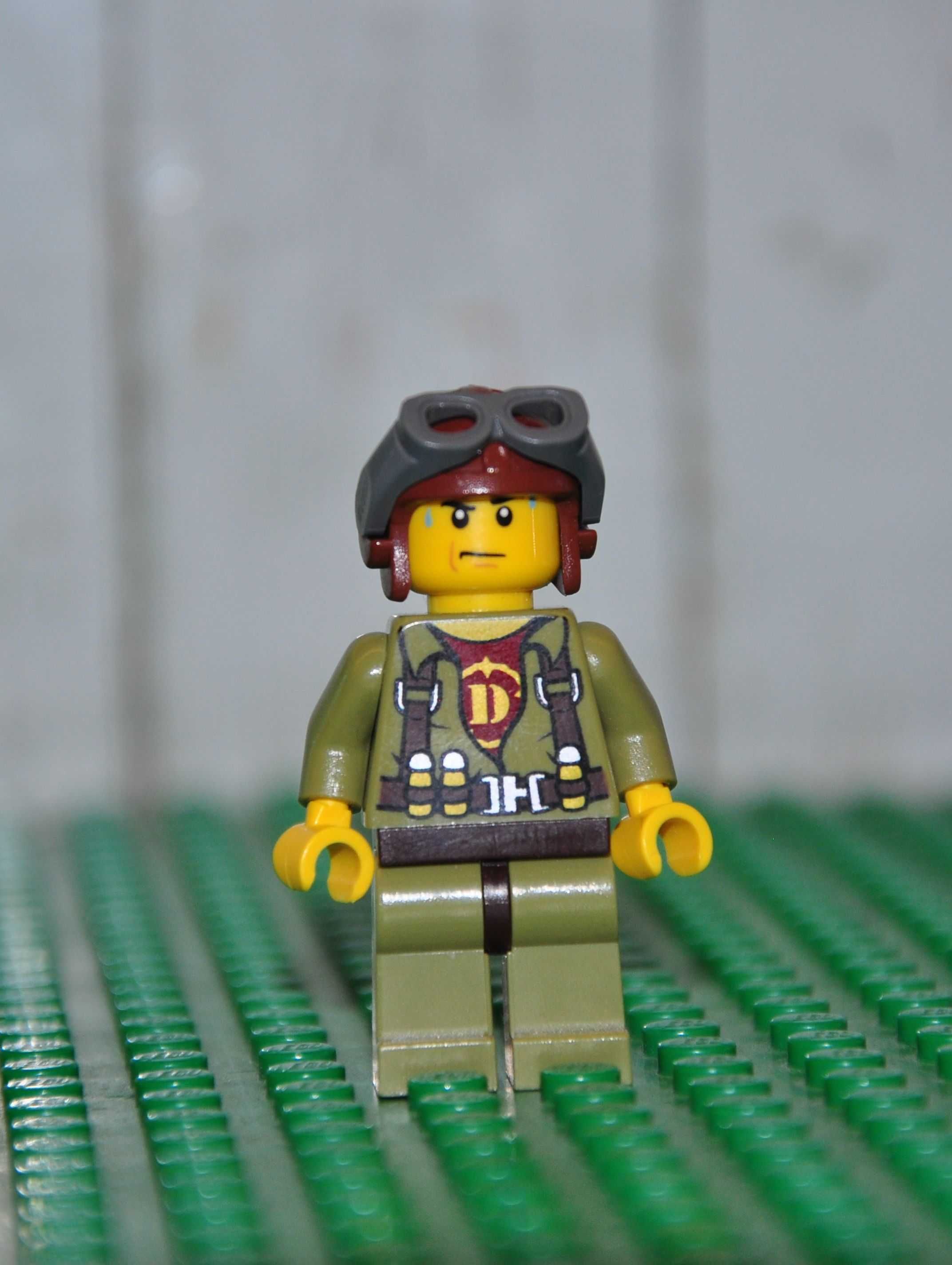 F1464. Figurka LEGO Dino - dino002 Hero - Helicopter Pilot