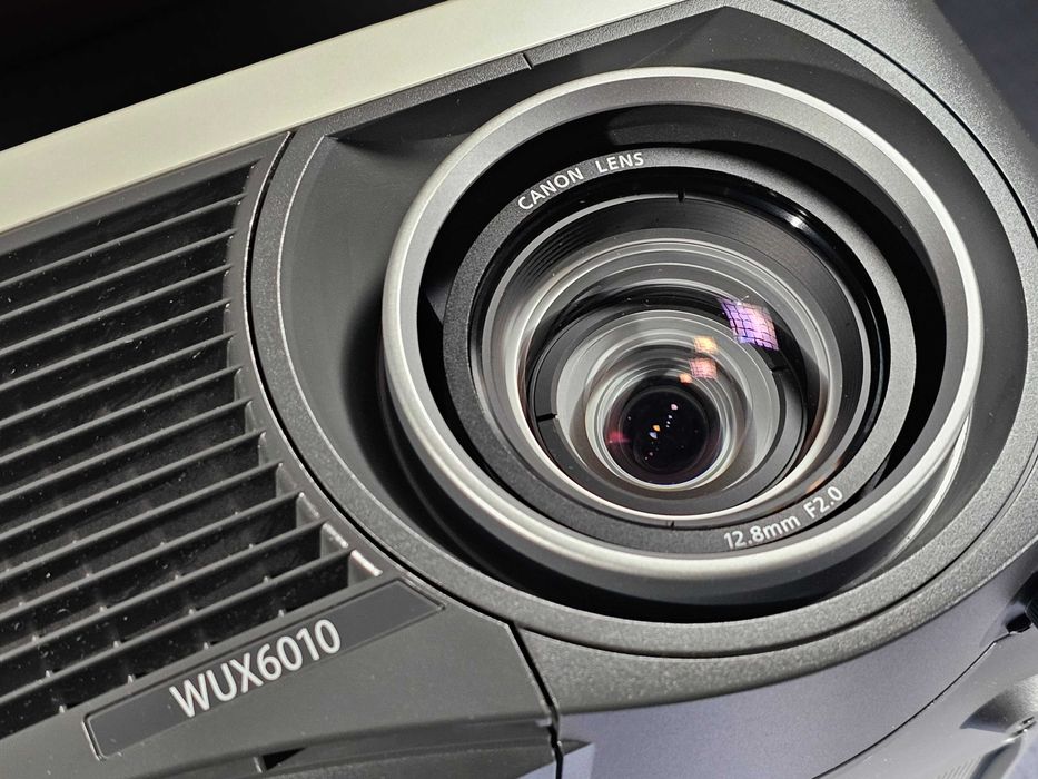 Професійний яскравий проєктор Canon WUX6010 (6000lm ANSI) WUXGA FullHD