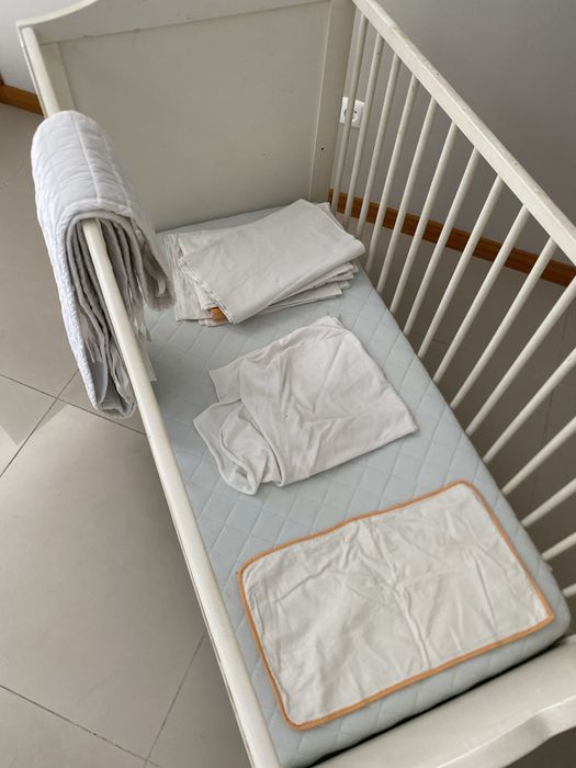 Berço de bebê do IKEA.