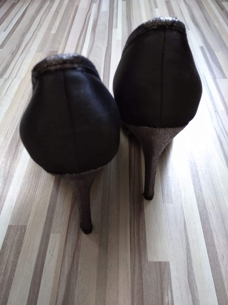 Buty na srebrnym obcasie