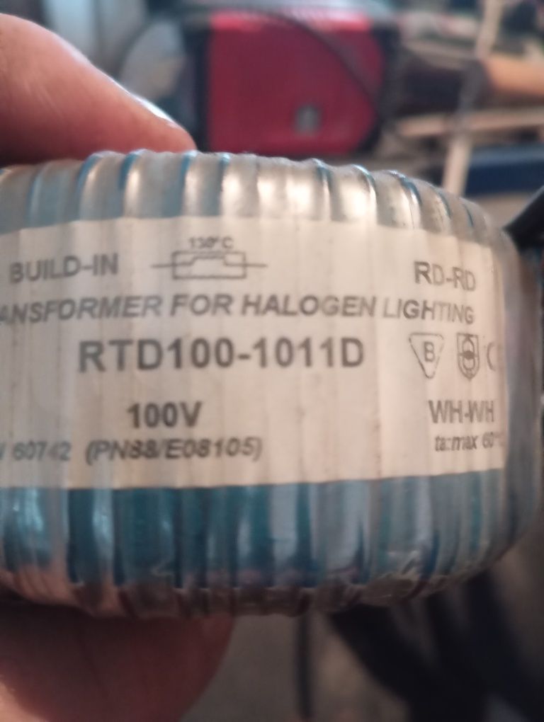 Transformator 100 , 60 , V