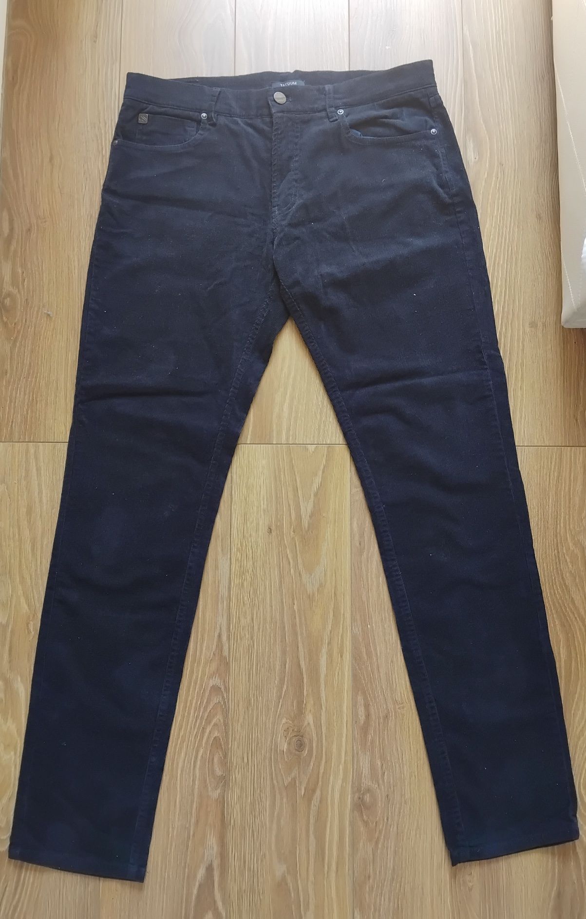 -60% Sztruksy Tatuum 32/32 cienkie spodnie. W pasie