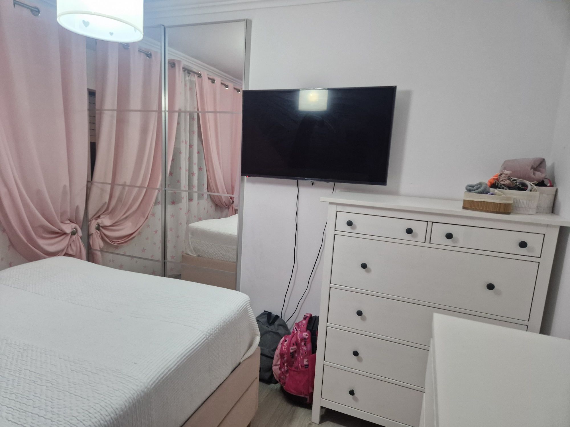 Quarto alugar senhora/menina