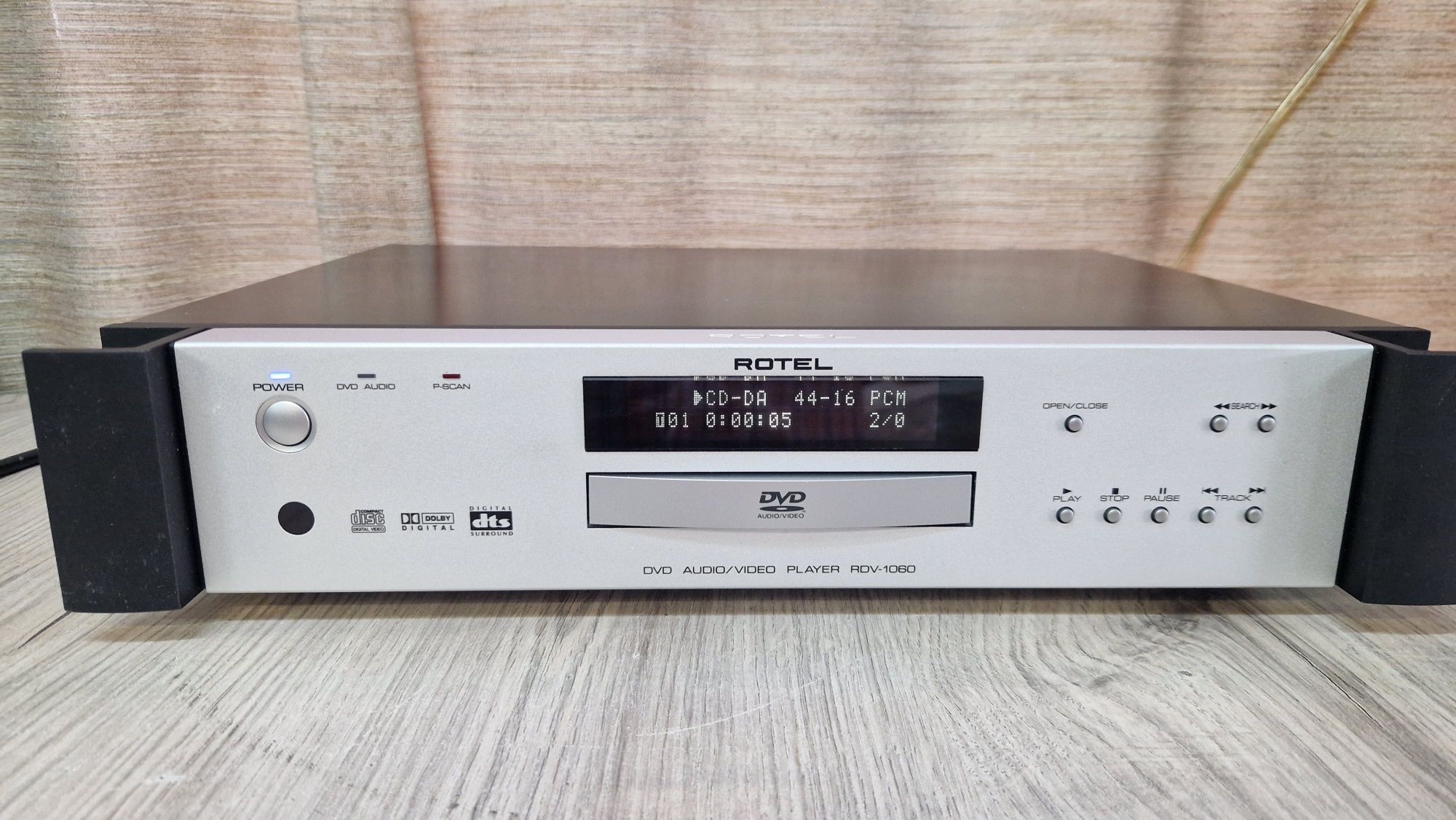 DVD-аудіо-відео плеєр Rotel RDV-1060