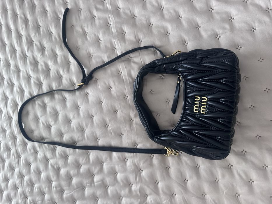 Carteira/ Bolsa/ clutch miu miu preta