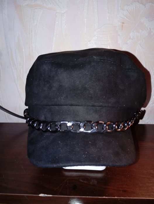 Продам жіночю кепку.