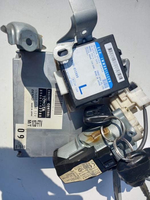 Komputer Zestaw startowy stacyjka immobiliser kluczyk Toyota Rav4 ll