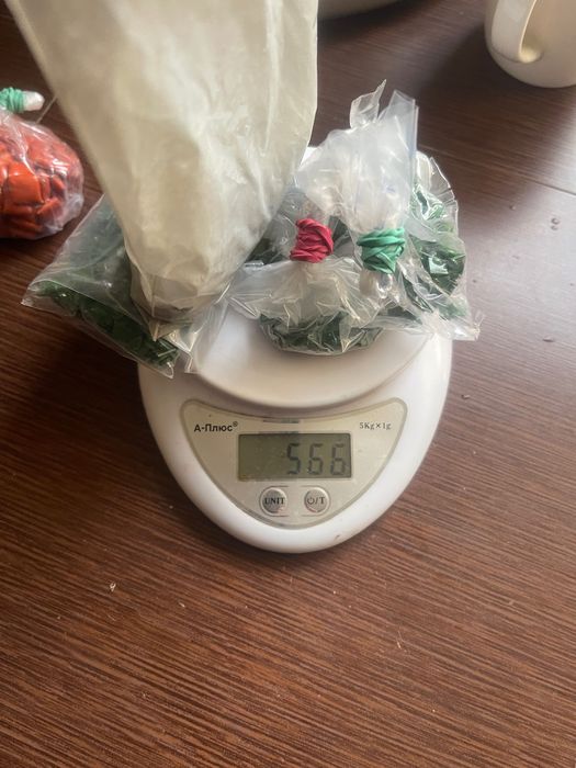 Продам КМ конденсатори 560 гр зелених та 170 гр рижих.Цiну пропонуйте.