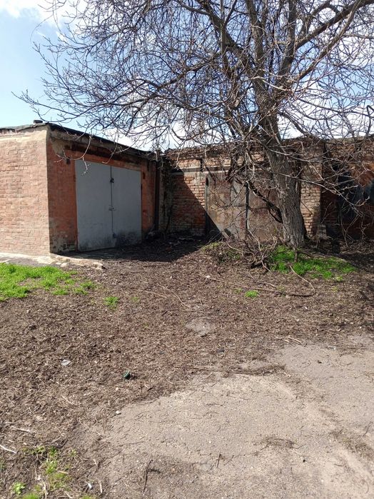 Гараж великий на дві машини під ремонт продам