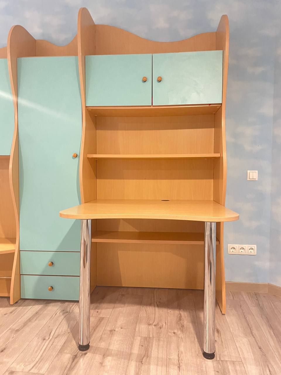 Меблевий комплект дитячо- підлітковий