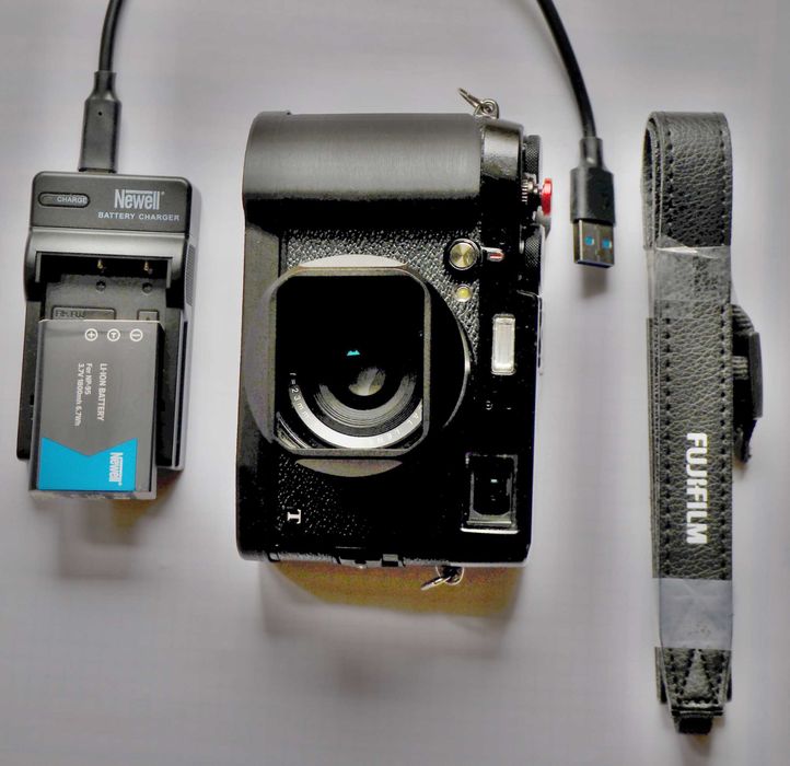 Fujifilm X100T czarny + dodatkowe wyposażenie