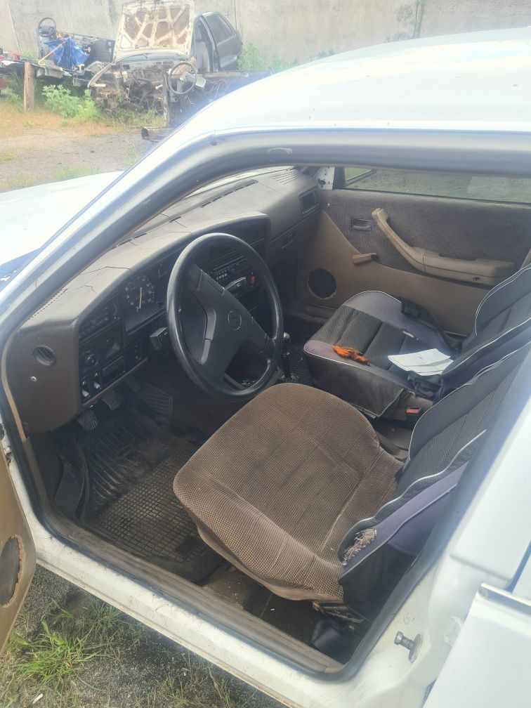 Opel ascona 1.8 мотор по запчастям навесное