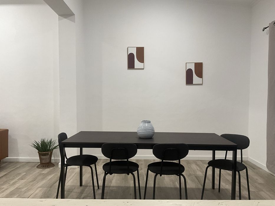 Arrendo apartamento t2  mobilado e cozinha equipada .